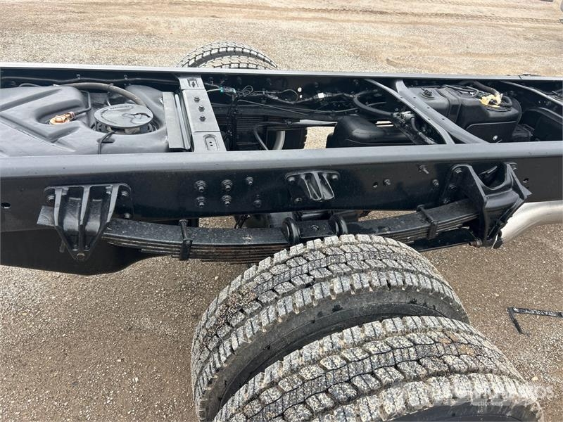 Chevrolet Silverado 5500HD 4x4 Cab and Chassis 駕駛室與內部