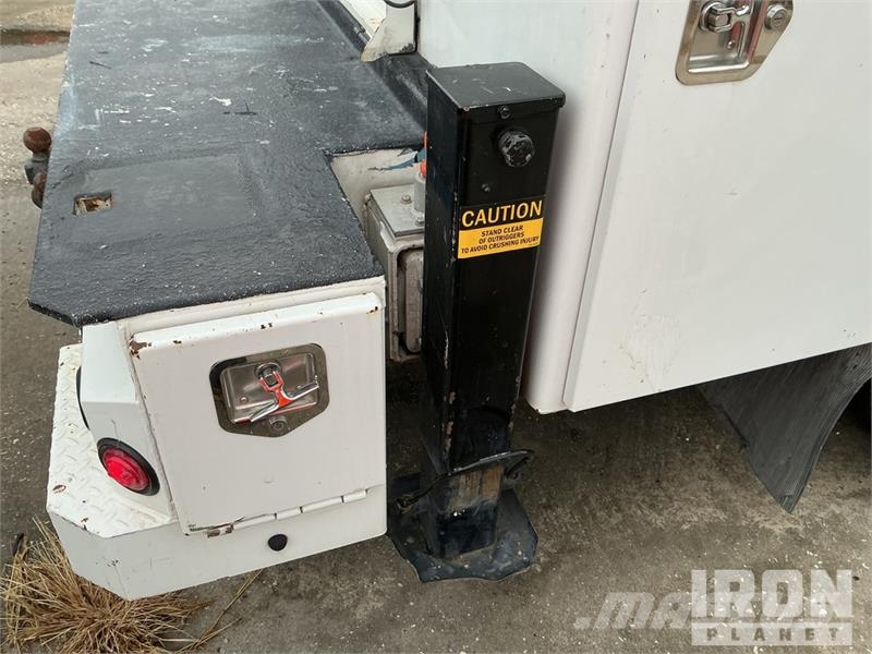 Chevrolet Silverado 5500HD 4x4 Crew Cab Service Truck Pilsētas atkritumvedēji