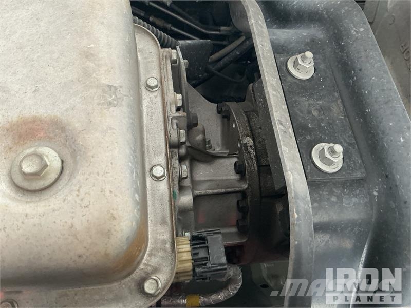 Chevrolet Silverado 5500HD 4x4 Crew Cab Service Truck Pilsētas atkritumvedēji