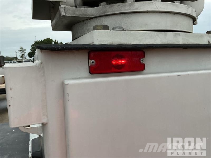 Chevrolet Silverado 5500HD 4x4 Crew Cab Service Truck Pilsētas atkritumvedēji