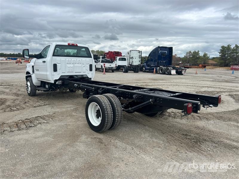 Chevrolet Silverado 5500HD 4x4 Cab and Chassis 駕駛室與內部