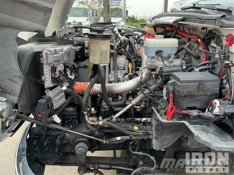 Chevrolet Silverado 5500HD 4x4 Crew Cab Service Truck Pilsētas atkritumvedēji