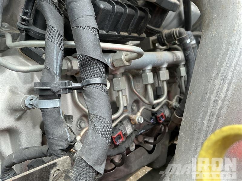 Chevrolet Silverado 5500HD 4x4 Crew Cab Service Truck Pilsētas atkritumvedēji