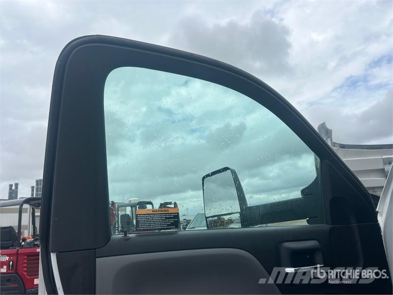 Chevrolet Silverado 5500HD 4x4 Cab and Chassis Cabins and interior