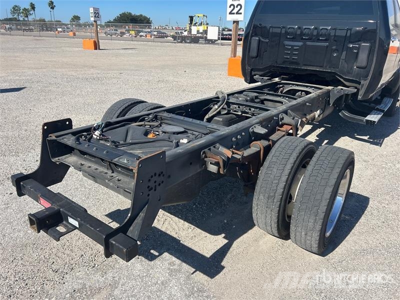 Chevrolet Silverado 5500HD 4x4 Cab and Chassis キャビン及び内装
