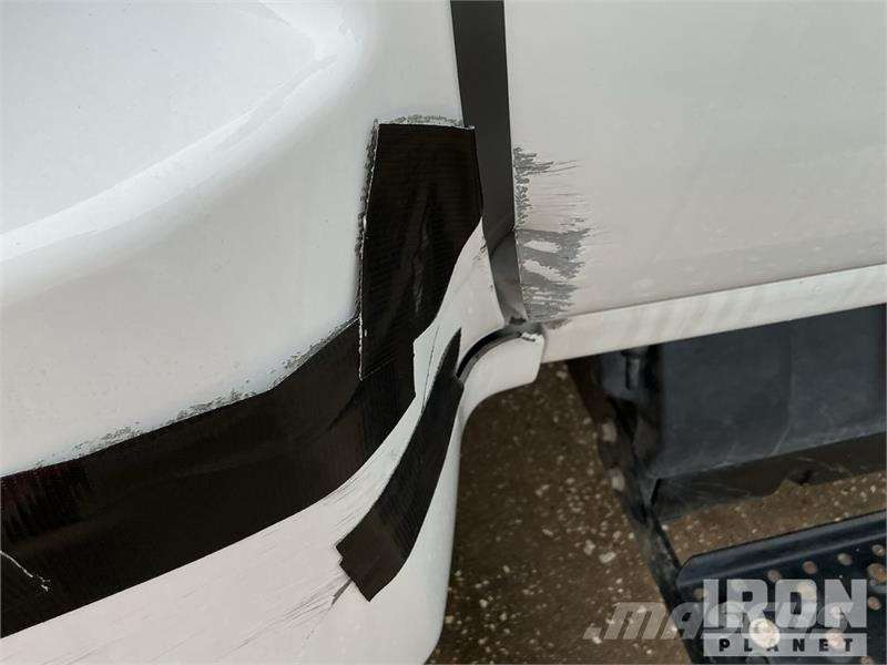 Chevrolet Silverado 5500HD 4x4 Crew Cab Service Truck Pilsētas atkritumvedēji