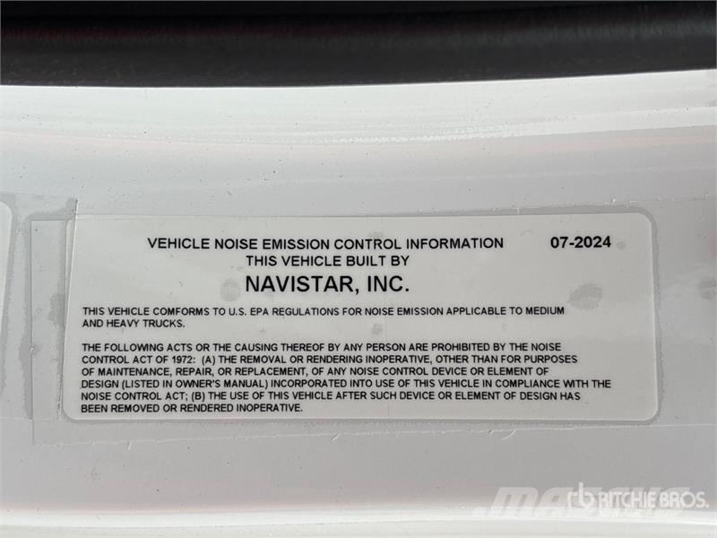 Chevrolet Silverado 5500HD 4x4 Cab and Chassis キャビン及び内装