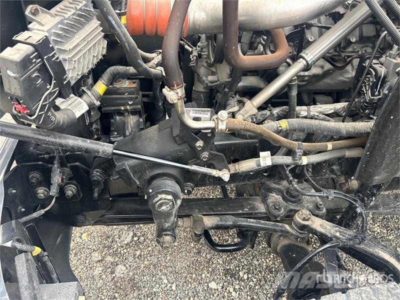 Chevrolet Silverado 5500HD 4x4 Cab and Chassis 駕駛室與內部
