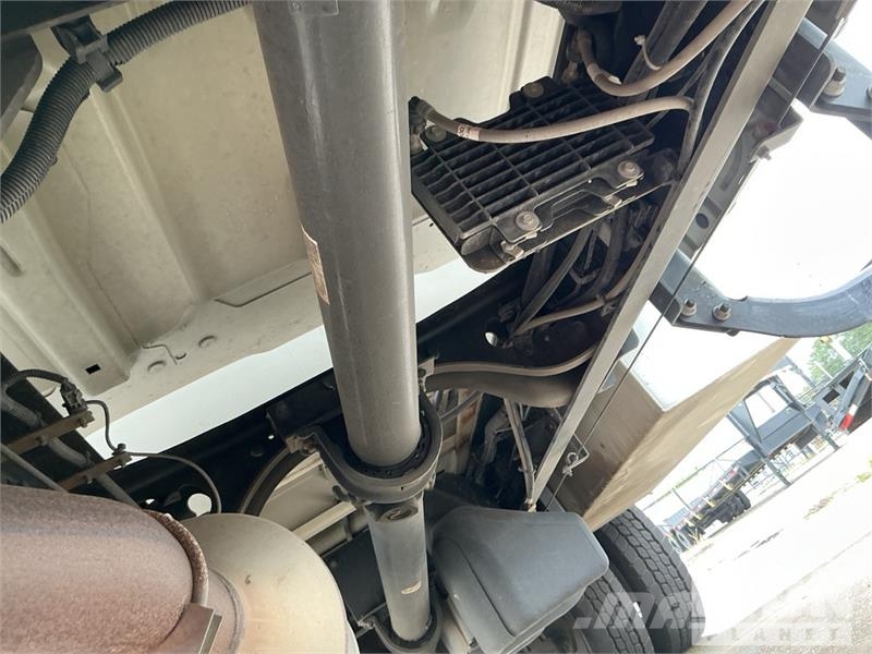 Chevrolet Silverado 5500HD 4x4 Crew Cab Service Truck Pilsētas atkritumvedēji