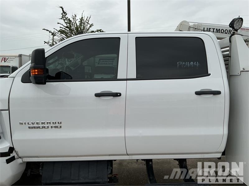 Chevrolet Silverado 5500HD 4x4 Crew Cab Service Truck Pilsētas atkritumvedēji