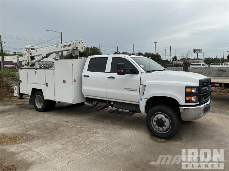Chevrolet Silverado 5500HD 4x4 Crew Cab Service Truck Pilsētas atkritumvedēji