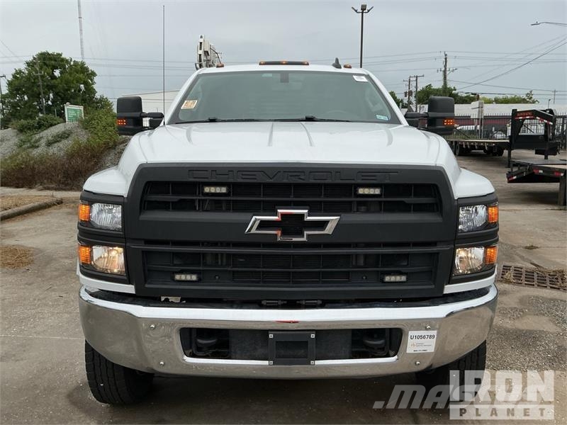 Chevrolet Silverado 5500HD 4x4 Crew Cab Service Truck Pilsētas atkritumvedēji