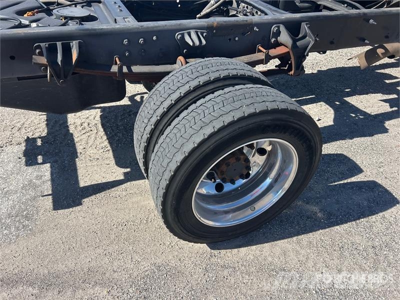 Chevrolet Silverado 5500HD 4x4 Cab and Chassis キャビン及び内装