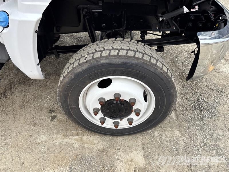 Chevrolet Silverado 5500HD 4x4 Cab and Chassis キャビン及び内装