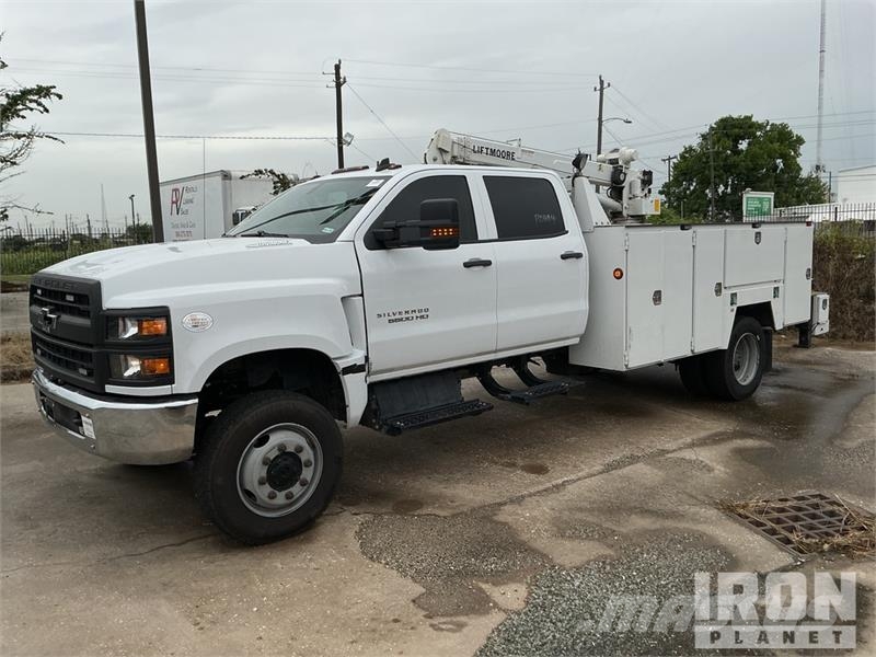 Chevrolet Silverado 5500HD 4x4 Crew Cab Service Truck Pilsētas atkritumvedēji