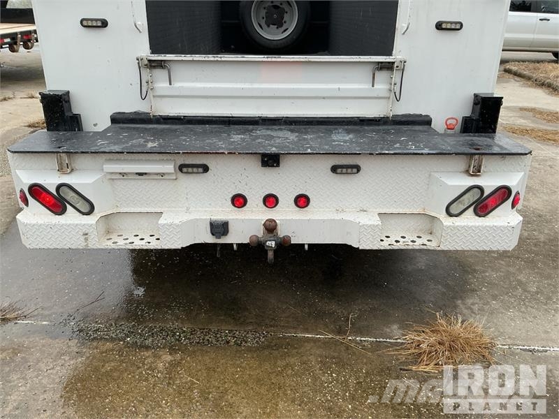 Chevrolet Silverado 5500HD 4x4 Crew Cab Service Truck Pilsētas atkritumvedēji