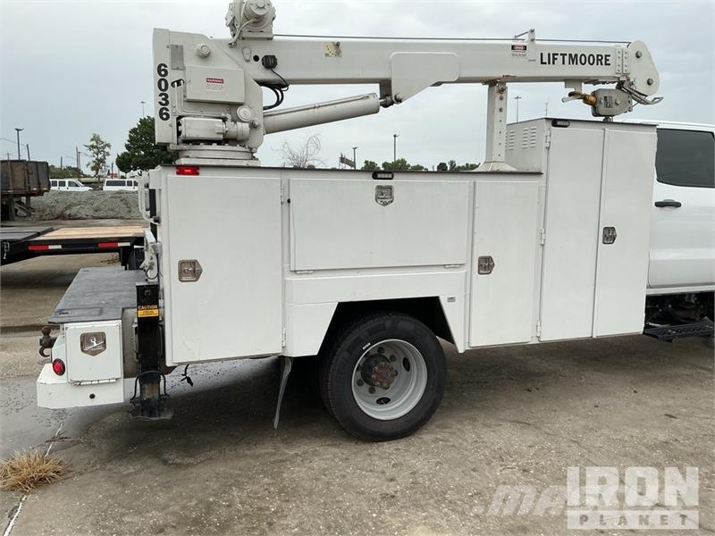 Chevrolet Silverado 5500HD 4x4 Crew Cab Service Truck Pilsētas atkritumvedēji