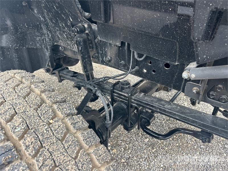 Chevrolet Silverado 5500HD 4x4 Cab and Chassis 駕駛室與內部