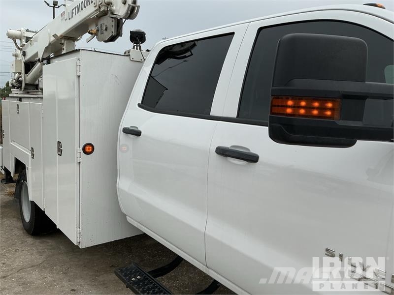 Chevrolet Silverado 5500HD 4x4 Crew Cab Service Truck Pilsētas atkritumvedēji