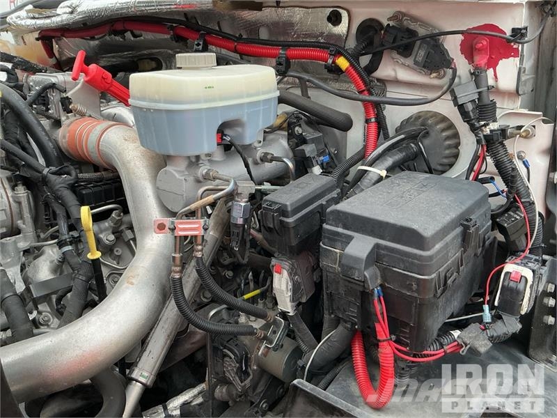 Chevrolet Silverado 5500HD 4x4 Crew Cab Service Truck Pilsētas atkritumvedēji