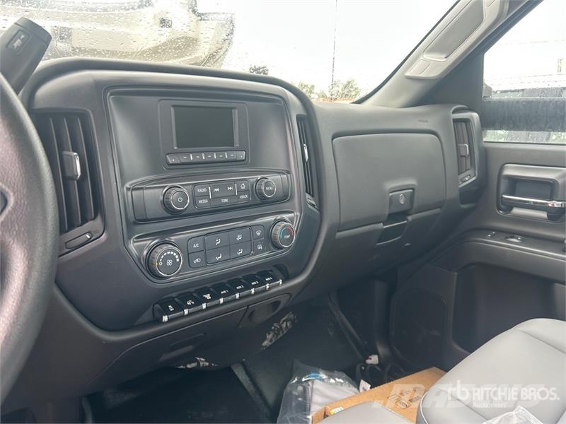 Chevrolet Silverado 5500HD 4x4 Cab and Chassis Cabins and interior