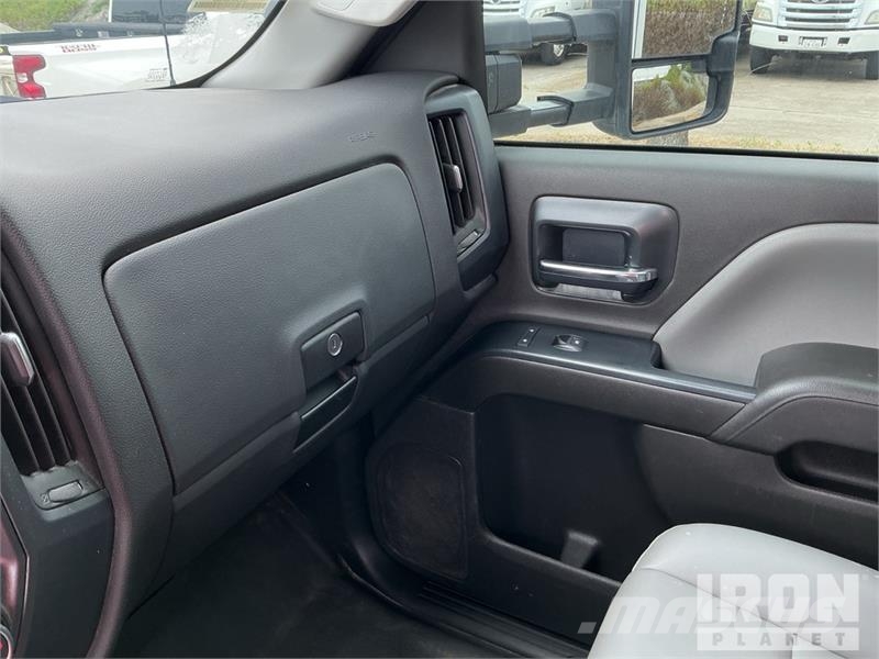 Chevrolet Silverado 5500HD 4x4 Crew Cab Service Truck Pilsētas atkritumvedēji