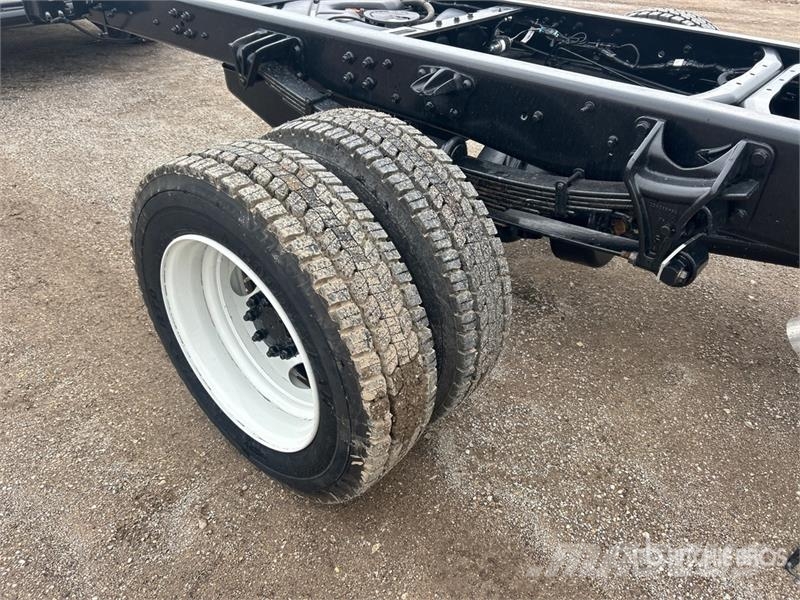 Chevrolet Silverado 5500HD 4x4 Cab and Chassis 駕駛室與內部