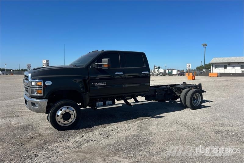 Chevrolet Silverado 5500HD 4x4 Cab and Chassis キャビン及び内装