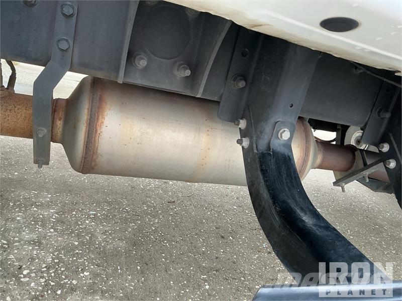 Chevrolet Silverado 5500HD 4x4 Crew Cab Service Truck Pilsētas atkritumvedēji