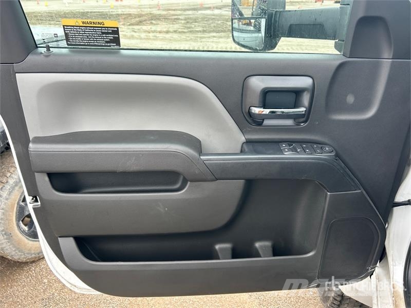 Chevrolet Silverado 5500HD 4x4 Cab and Chassis Kabine i unutrašnjost