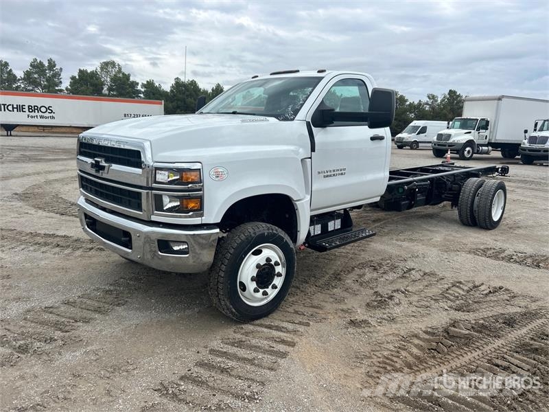 Chevrolet Silverado 5500HD 4x4 Cab and Chassis 駕駛室與內部