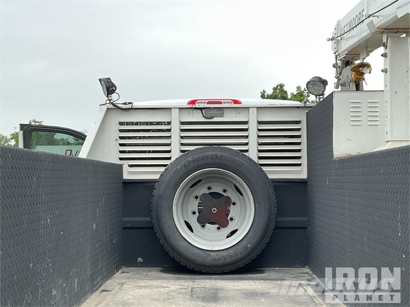 Chevrolet Silverado 5500HD 4x4 Crew Cab Service Truck Pilsētas atkritumvedēji