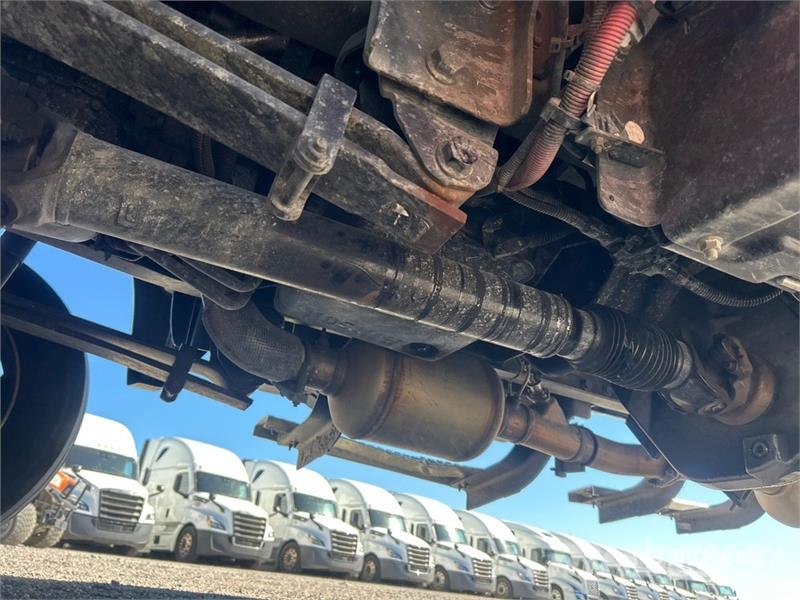 Chevrolet Silverado 5500HD 4x4 Cab and Chassis キャビン及び内装