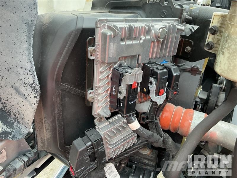Chevrolet Silverado 5500HD 4x4 Crew Cab Service Truck Pilsētas atkritumvedēji