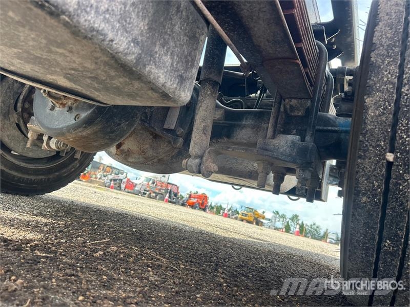 Chevrolet Silverado 6500 4x2 Roll-Off Truck Nostovarsi-vaihtolavakuorma-autot