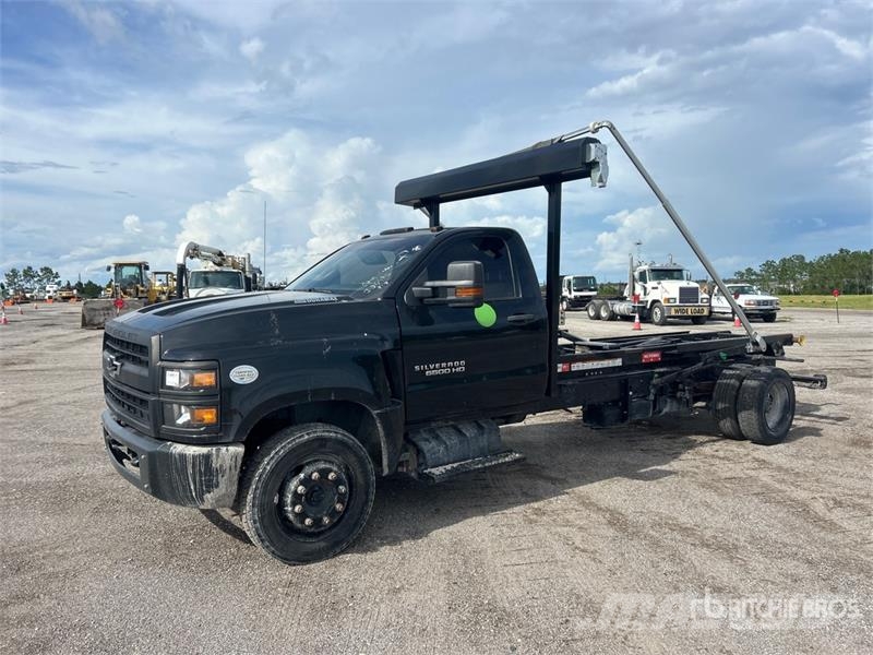 Chevrolet Silverado 6500 4x2 Roll-Off Truck Nostovarsi-vaihtolavakuorma-autot
