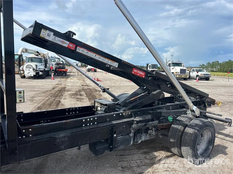 Chevrolet Silverado 6500 4x2 Roll-Off Truck Nostovarsi-vaihtolavakuorma-autot