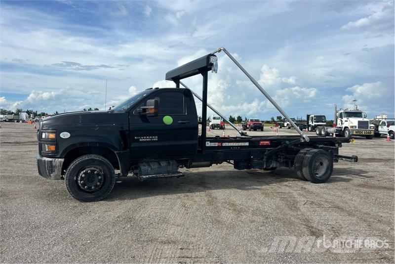 Chevrolet Silverado 6500 4x2 Roll-Off Truck Nostovarsi-vaihtolavakuorma-autot