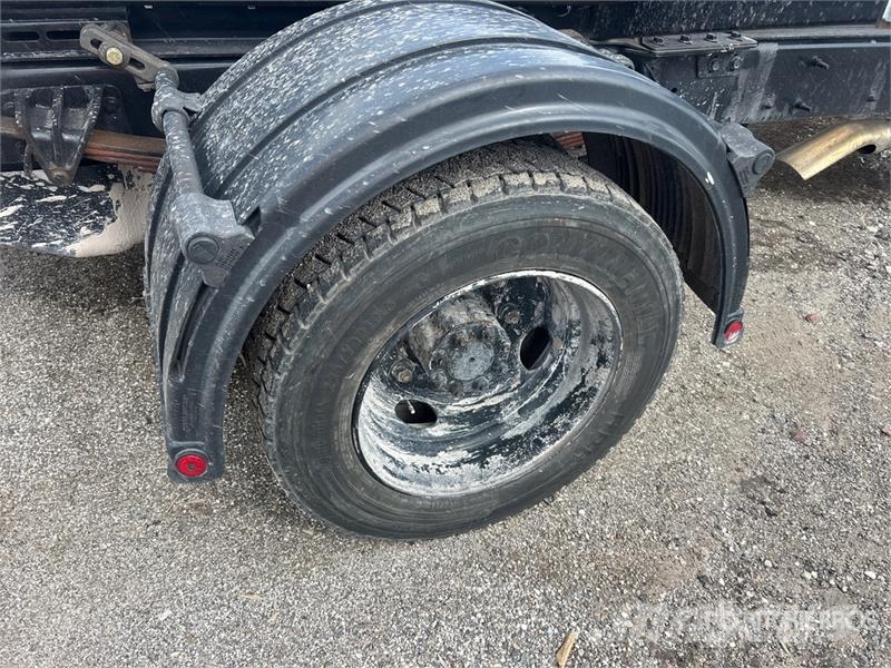Chevrolet Silverado 6500 4x2 Roll-Off Truck Nostovarsi-vaihtolavakuorma-autot