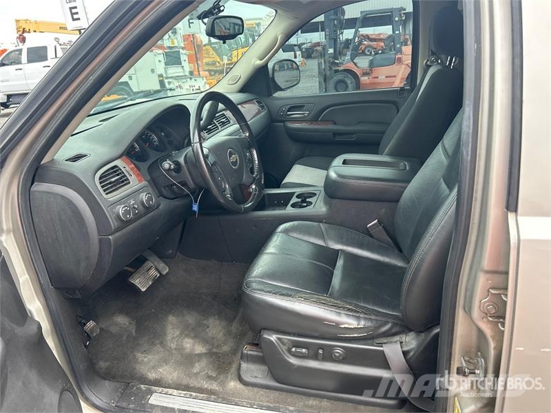 Chevrolet Suburban سيارات