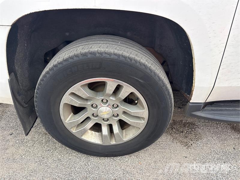 Chevrolet Suburban Автомобілі