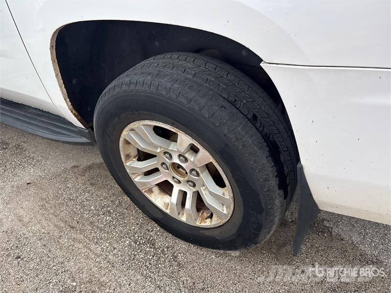 Chevrolet Suburban Автомобілі