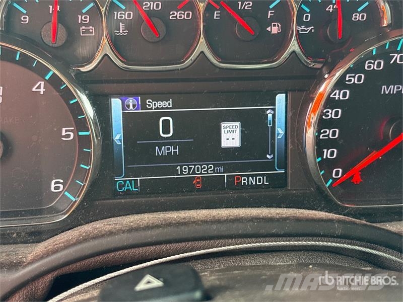 Chevrolet Suburban Автомобілі
