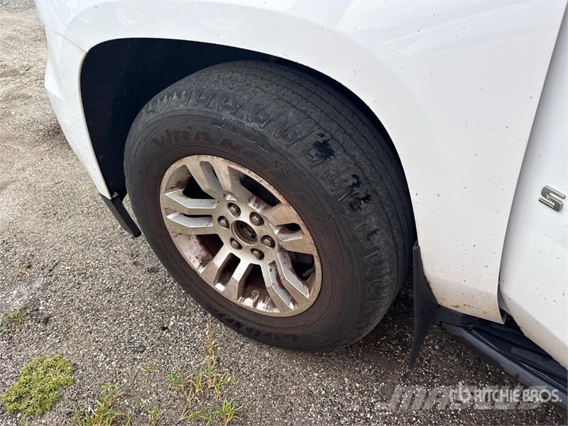 Chevrolet Suburban Автомобілі
