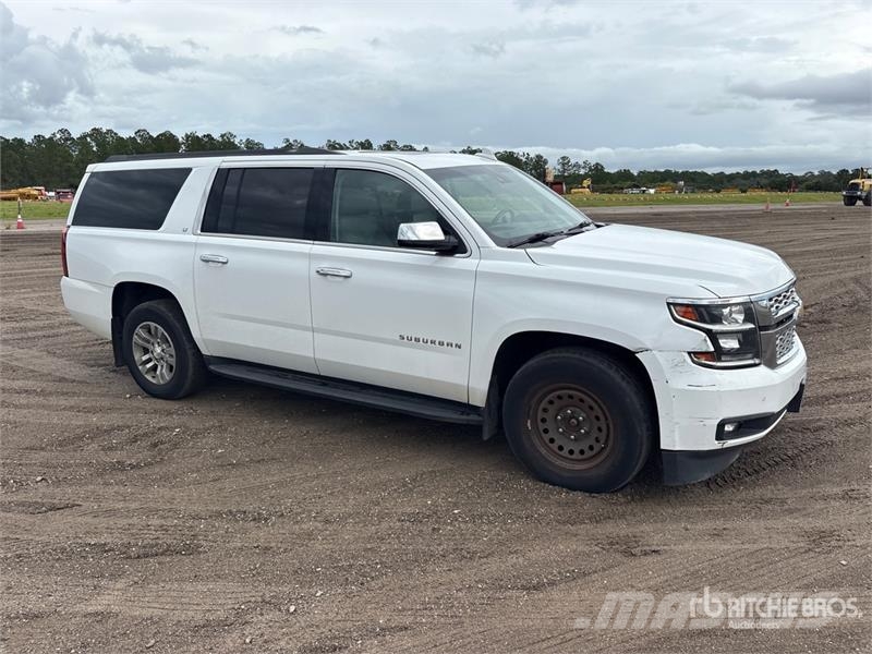 Chevrolet Suburban Автомобілі