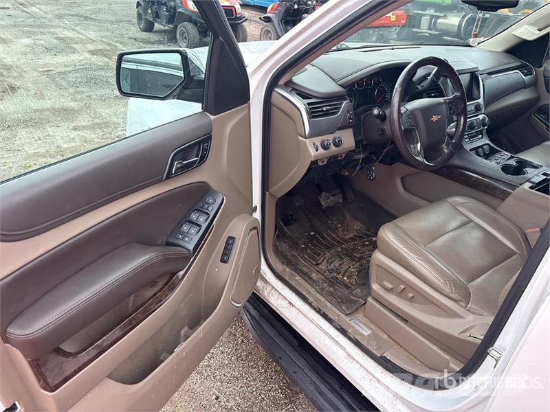 Chevrolet Suburban Автомобілі