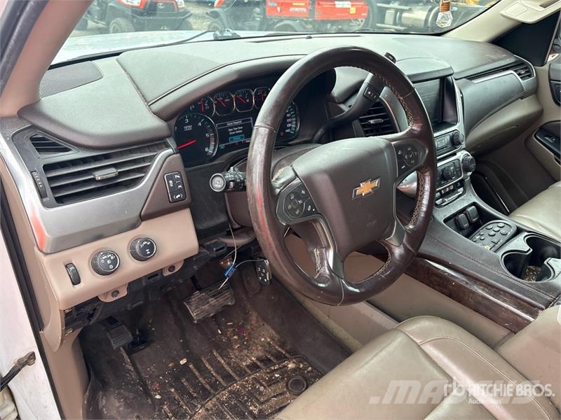 Chevrolet Suburban Автомобілі