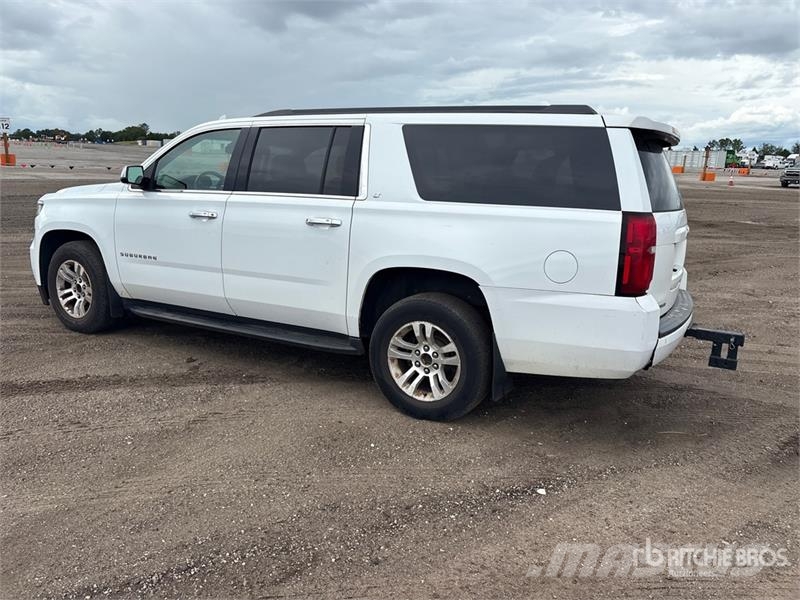Chevrolet Suburban Автомобілі