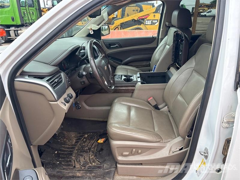 Chevrolet Suburban Автомобілі