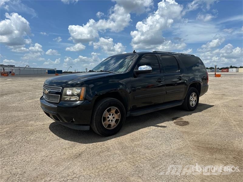 Chevrolet Suburban 1500 Avtomobili
